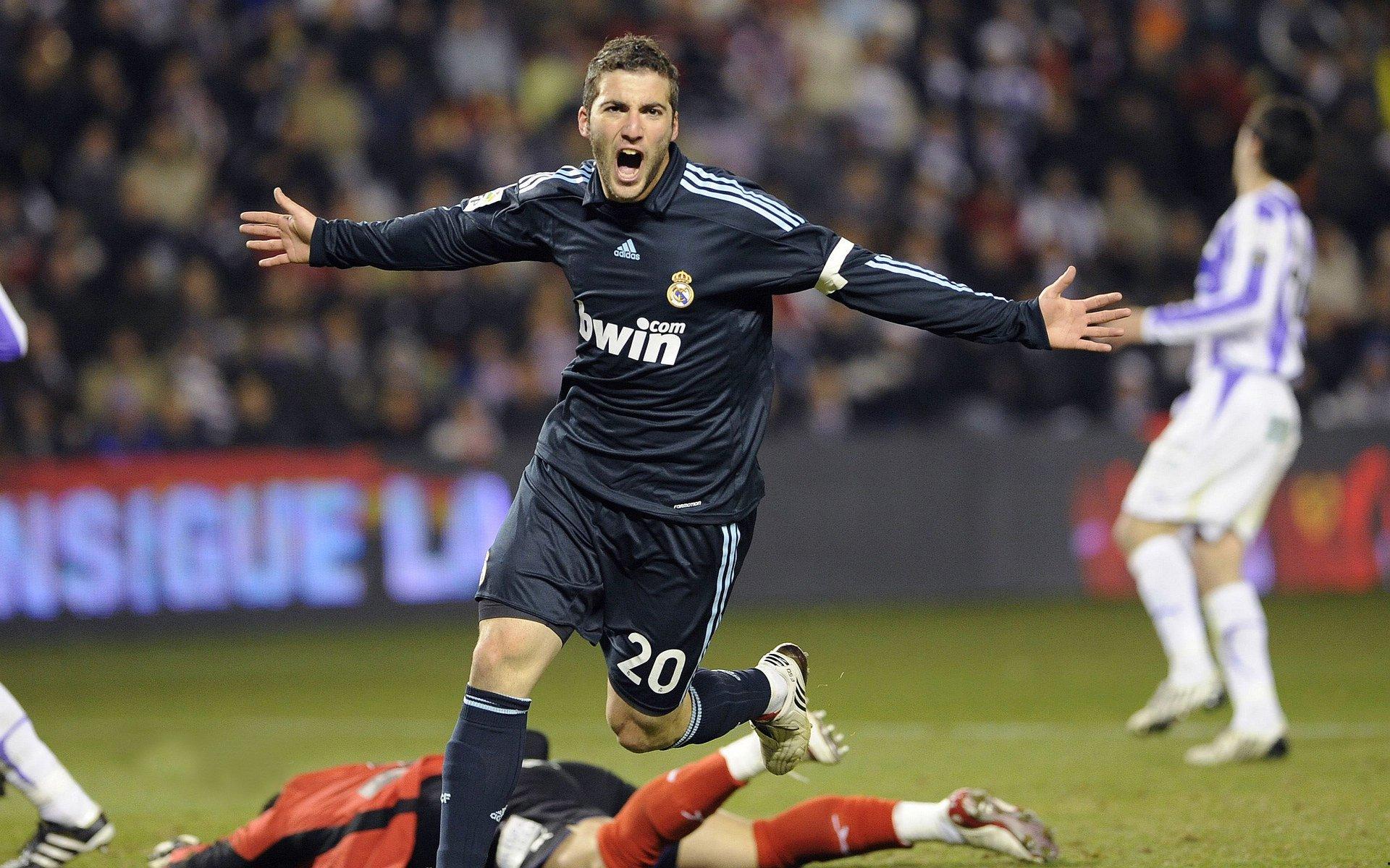 赫塔费后卫就地取材引争议 阿布卡尔赛场擦汗举动成焦点